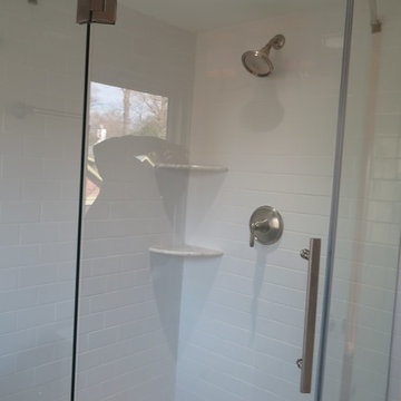 Corner shower with frameless glass
