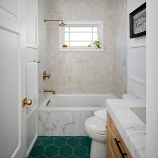 Idee per una piccola stanza da bagno per bambini chic con ante in stile shaker, ante marroni, vasca/doccia, piastrelle grigie, piastrelle di cemento, pareti bianche, pavimento in cementine, lavabo sottopiano, top in marmo, doccia con tenda, top grigio, un lavabo, mobile bagno freestanding, pannellatura, vasca ad alcova e pavimento verde