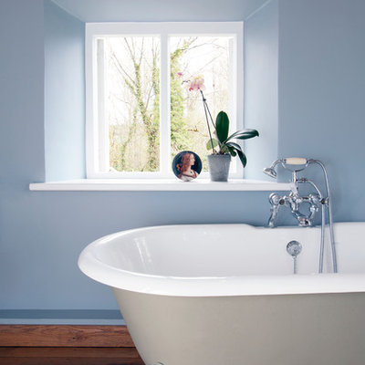 Inspiration for a small eclectic kids' dark wood floor freestanding bathtub remodel in Gloucestershire with blue walls