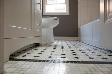 Bathroom - traditional bathroom idea in Omaha