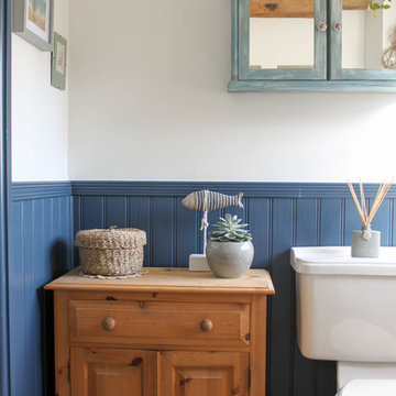Country cottage bathroom - New England style