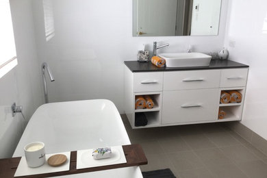 シドニーにあるカントリー風のおしゃれな浴室の写真