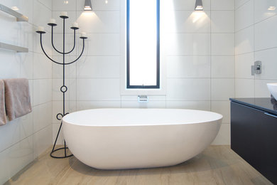 ダニーデンにあるコンテンポラリースタイルのおしゃれな浴室の写真