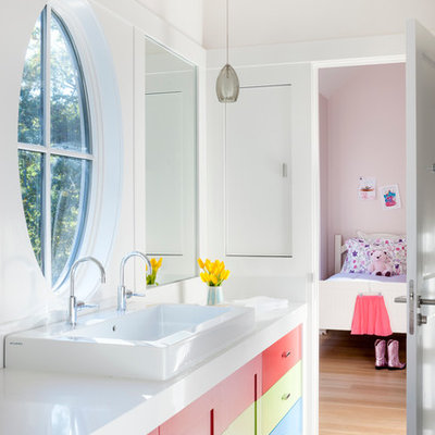 Example of a trendy kids' mosaic tile bathroom design in Boston