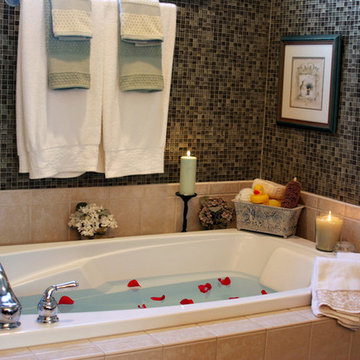 Cozy Bath With Wall to Wall Tile