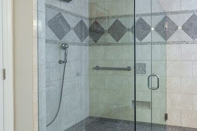Inspiration för ett mellanstort vintage en-suite badrum, med en kantlös dusch och klinkergolv i porslin