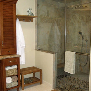 Bathroom - tropical bathroom idea in Orlando