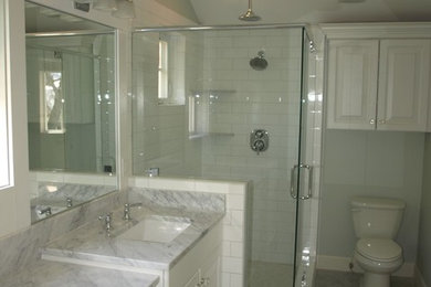 ソルトレイクシティにあるおしゃれな浴室の写真