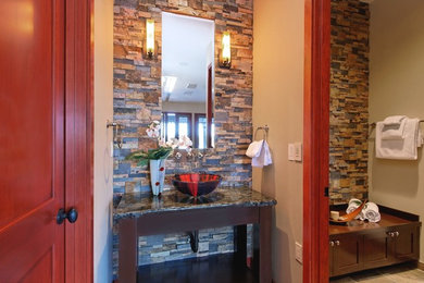 На фото: ванная комната в современном стиле с фасадами островного типа, темными деревянными фасадами, бежевой плиткой, коричневой плиткой, бежевыми стенами, настольной раковиной и столешницей из гранита