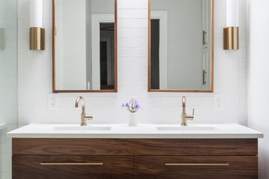 オースティンにあるミッドセンチュリースタイルのおしゃれな浴室の写真