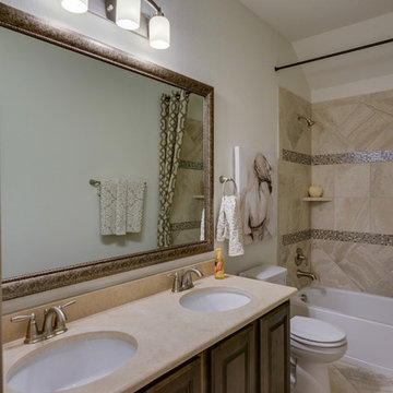 Dallas, Texas | Castle Point - Premier Rosewood Secondary Bathroom