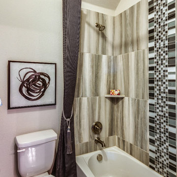 Dallas, Texas | Devonshire - Premier Magnolia Secondary Bathroom
