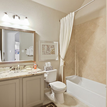 Dallas, Texas | Highpoint Hill - Premier Juniper Secondary Bathroom