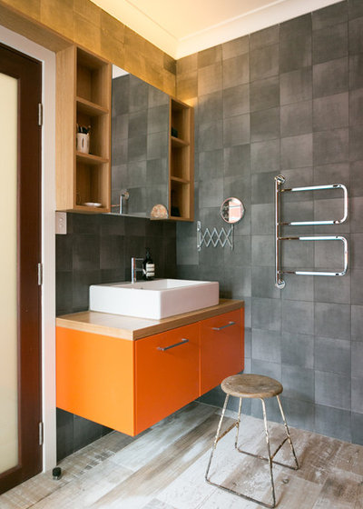 Midcentury Bathroom by PIDCOCK - Architecture + Sustainability