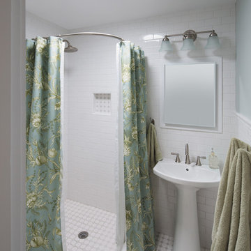 Daylighting an internal bathroom featuring decorative glass fixtures