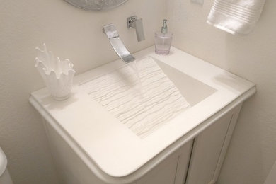 デンバーにあるコンテンポラリースタイルのおしゃれな浴室 (一体型シンク、コンクリートの洗面台) の写真