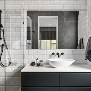 This is an example of a contemporary bathroom in Brisbane.