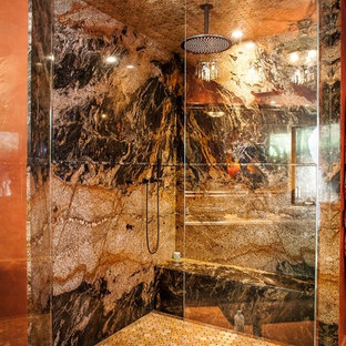Idéer för stora medelhavsstil flerfärgat en-suite badrum, med möbel-liknande, skåp i mörkt trä, en jacuzzi, en hörndusch, orange väggar, klinkergolv i keramik, ett fristående handfat, granitbänkskiva, orange golv och dusch med gångjärnsdörr