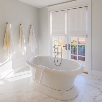 Desert Dwelling for Sports Enthusiasts | Master Tub