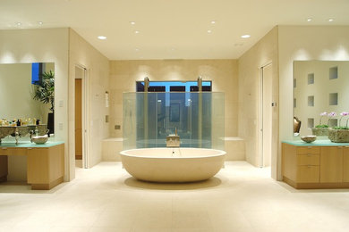 This is an example of a contemporary bathroom in Phoenix.