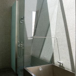 Mid-sized minimalist master slate floor bathroom photo in San Francisco with multicolored walls