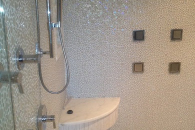 Example of a minimalist bathroom design in Jacksonville