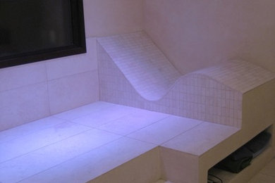 Esempio di una stanza da bagno padronale contemporanea di medie dimensioni con nessun'anta