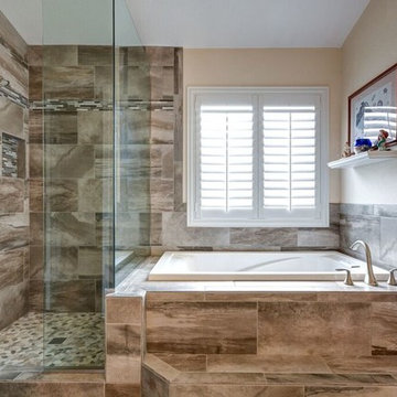 Donelle Contemporary Bathroom in Green Valley
