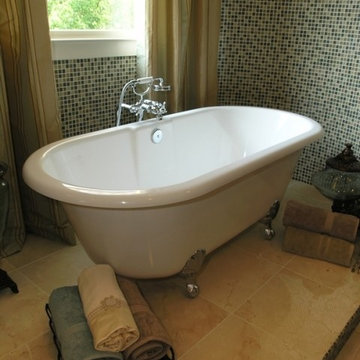 Double ended clawfoot tub on a platform