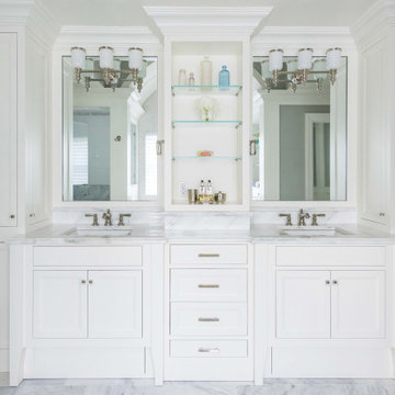 Double vanity and plentiful cabinet space