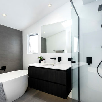 Doubleview - Main Bathroom and Guest Bathroom