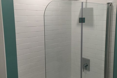 Minimalist bathroom photo in Toronto
