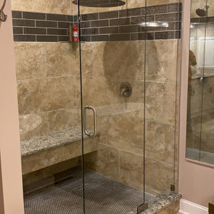 75+ Bäder mit beigefarbenen Fliesen und Fliesen aus Glasscheiben Ideen
