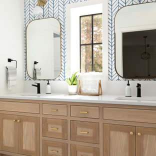 75 Beautiful Wallpaper Bathroom With Light Wood Cabinets Pictures Ideas June 2021 Houzz