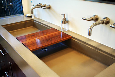 Ejemplo de cuarto de baño contemporáneo con lavabo integrado