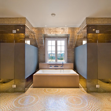 Dual Shower Enclosure & Bath Space