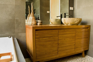 Inspiration for an asian bathroom remodel in Newcastle - Maitland