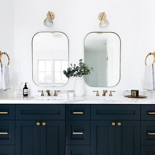 Ispirazione per una stanza da bagno country con ante in stile shaker, pareti bianche, lavabo sottopiano, top bianco, ante nere e due lavabi