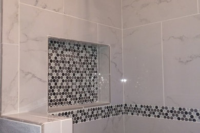 タンパにあるシャビーシック調のおしゃれな浴室の写真