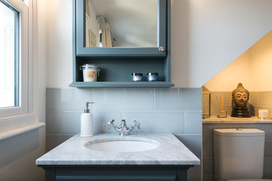 This is an example of a modern bathroom in Surrey.