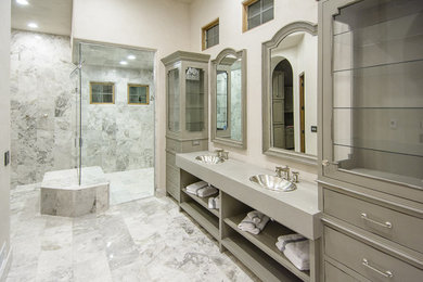 Idée de décoration pour une salle de bain principale design de taille moyenne avec un placard à porte plane, des portes de placard grises, une baignoire indépendante, une douche ouverte, WC à poser, un carrelage gris, des dalles de pierre, un mur gris, un sol en marbre, un lavabo posé et un plan de toilette en surface solide.