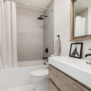 75+ Badezimmer mit Eckbadewanne und Zementfliesen Ideen & Bilder