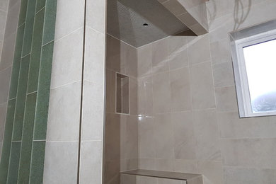 ウエストミッドランズにあるモダンスタイルのおしゃれな浴室の写真