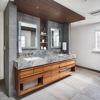 Bathroom - transitional bathroom idea in Los Angeles