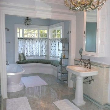 Elegant Bathroom Design with Soaker Tub