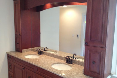 Imagen de cuarto de baño principal con puertas de armario de madera oscura, encimera de mármol, baldosas y/o azulejos beige y baldosas y/o azulejos en mosaico