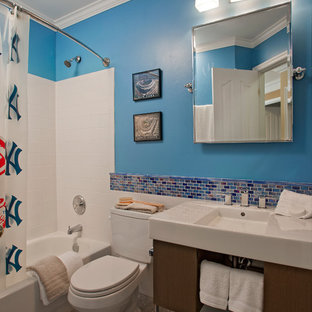 75+ Bäder mit blauen Fliesen und Quarzit-Waschtisch Ideen & Bilder