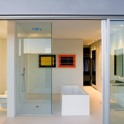 Example of a minimalist freestanding bathtub design in Phoenix