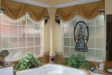 This is an example of a classic bathroom in Houston.
