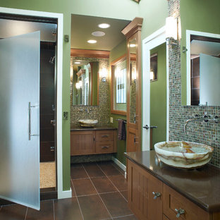 Ispirazione per una stanza da bagno padronale american style di medie dimensioni con lavabo a bacinella, ante in stile shaker, ante in legno scuro, top in superficie solida, doccia alcova, piastrelle multicolore, piastrelle a mosaico, pareti verdi e pavimento in gres porcellanato